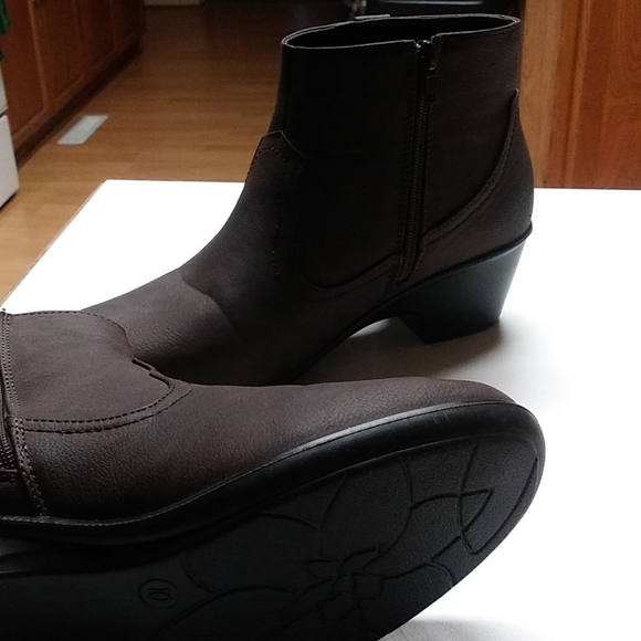 Size 10 medium ankle boots, dark brown - Picture 2 of 2